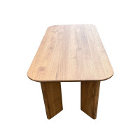 Eine Symphonie aus Stil und Natürlichkeit, ein ovaler Designertisch aus massiver Eiche - Vizit