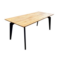 Esstisch Winston aus massiver Eiche in rustikaler Farbe – moderne Eleganz von MebWood